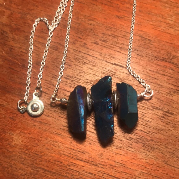 Host Pick Blue titanium quartz crystals NWT 18" - Picture 2 of 2